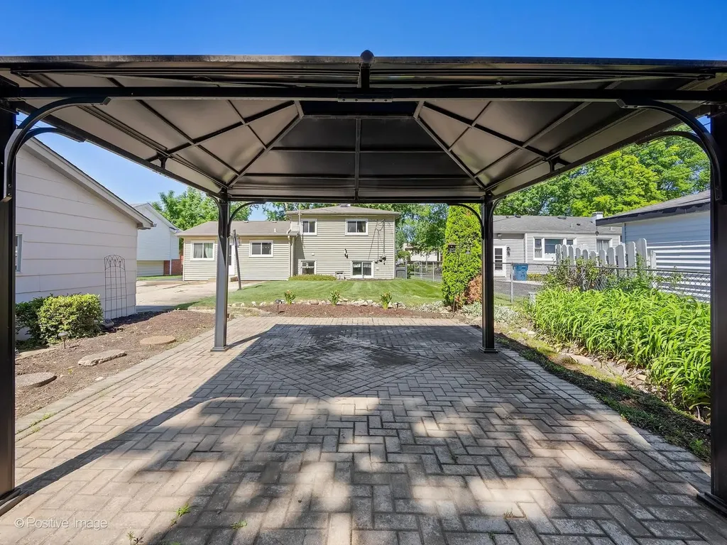 637 North Ellsworth Avenue Addison IL 60101