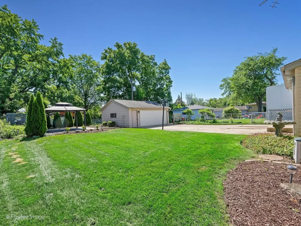 637 North Ellsworth Avenue Addison IL 60101