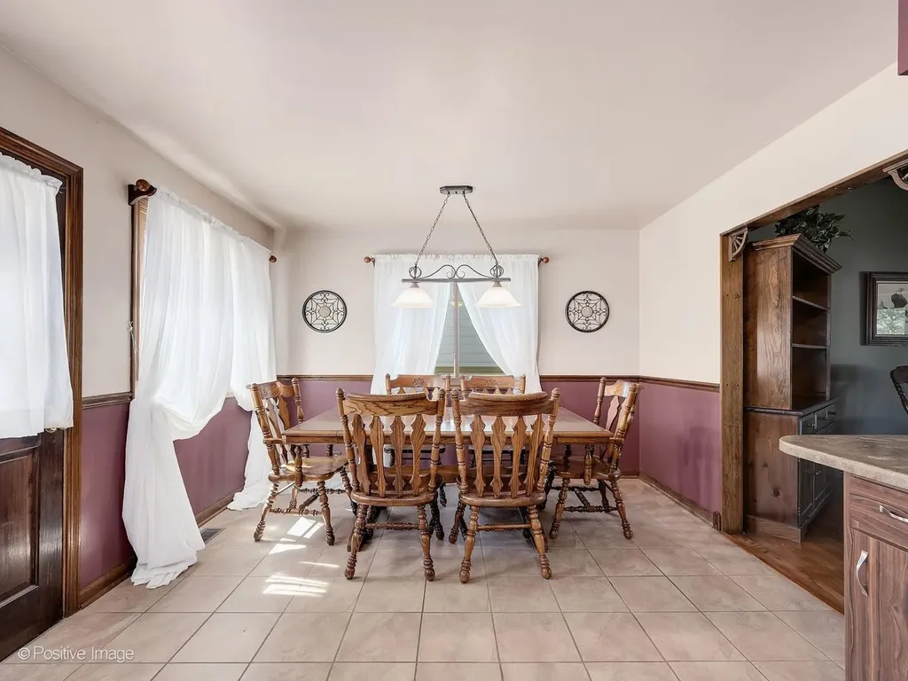 637 North Ellsworth Avenue Addison IL 60101