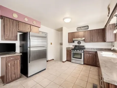 637 North Ellsworth Avenue Addison IL 60101