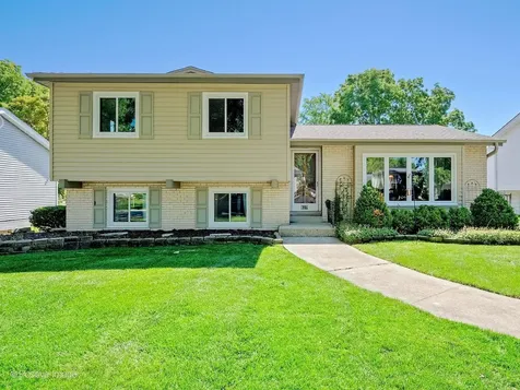 637 North Ellsworth Avenue Addison IL 60101