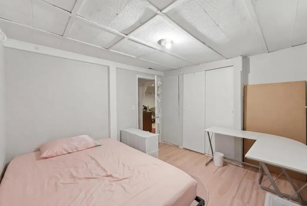 4833 North Troy Street Chicago IL 60625