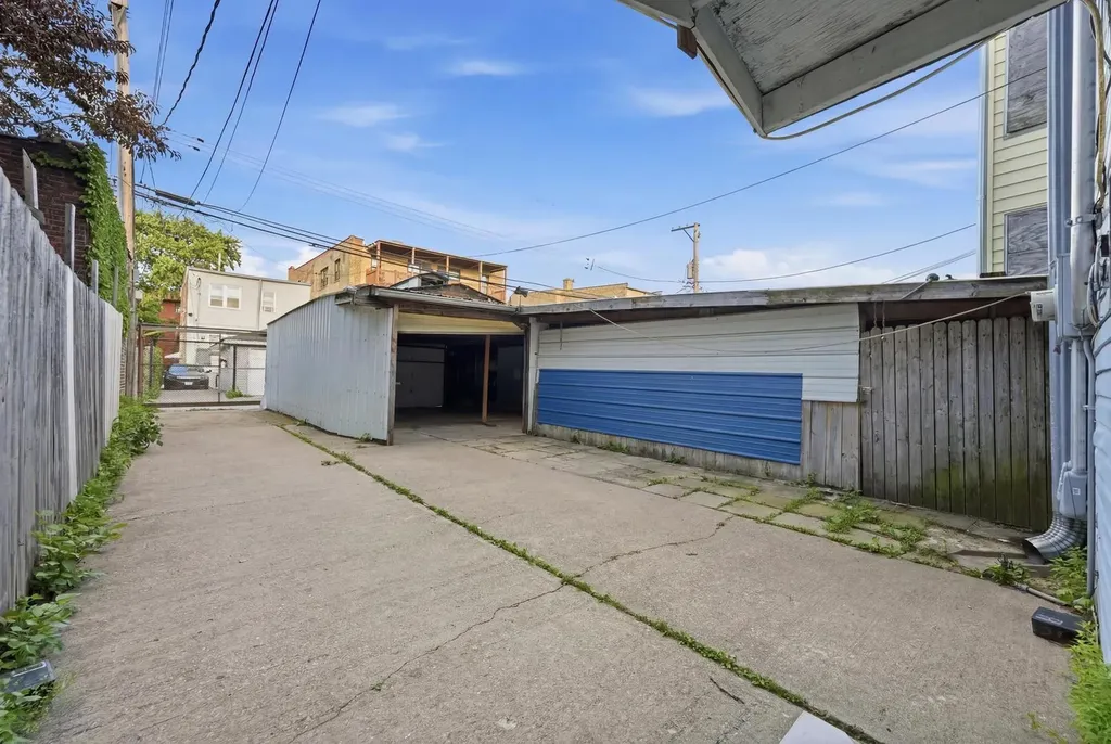 4833 North Troy Street Chicago IL 60625