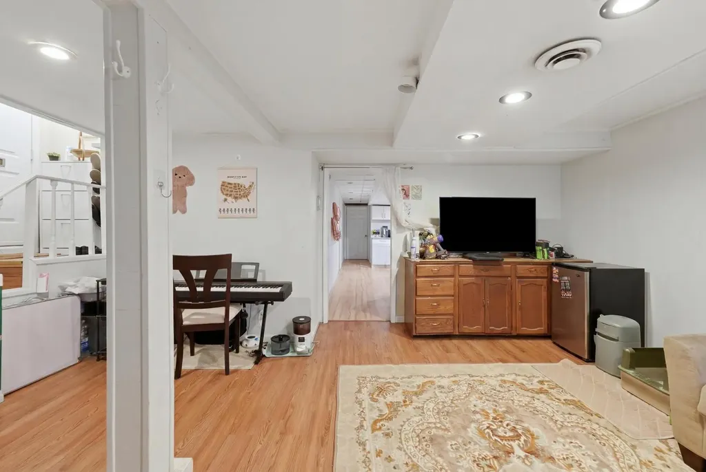 4833 North Troy Street Chicago IL 60625