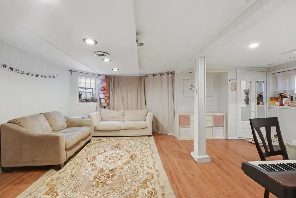 4833 North Troy Street Chicago IL 60625