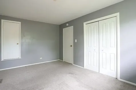 240 Grissom Lane Hoffman Estates IL 60169