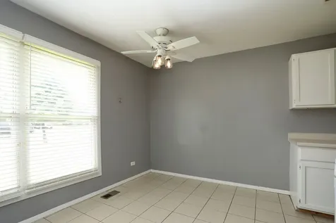 240 Grissom Lane Hoffman Estates IL 60169