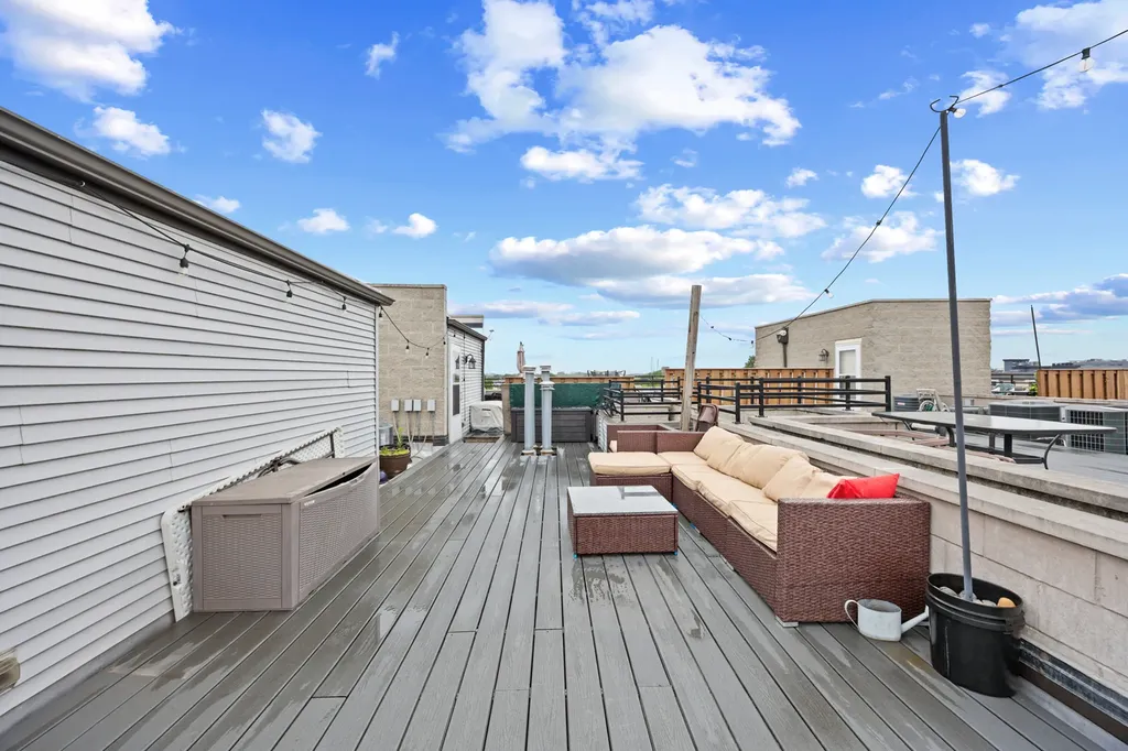 3414 North Sheffield Avenue Chicago IL 60657