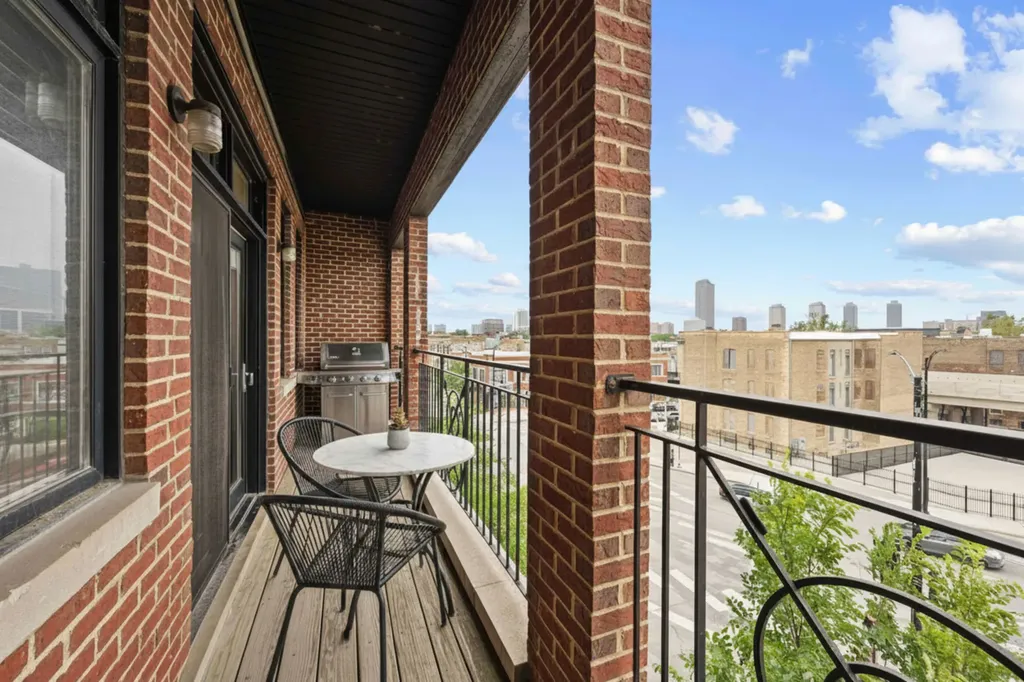 3414 North Sheffield Avenue Chicago IL 60657