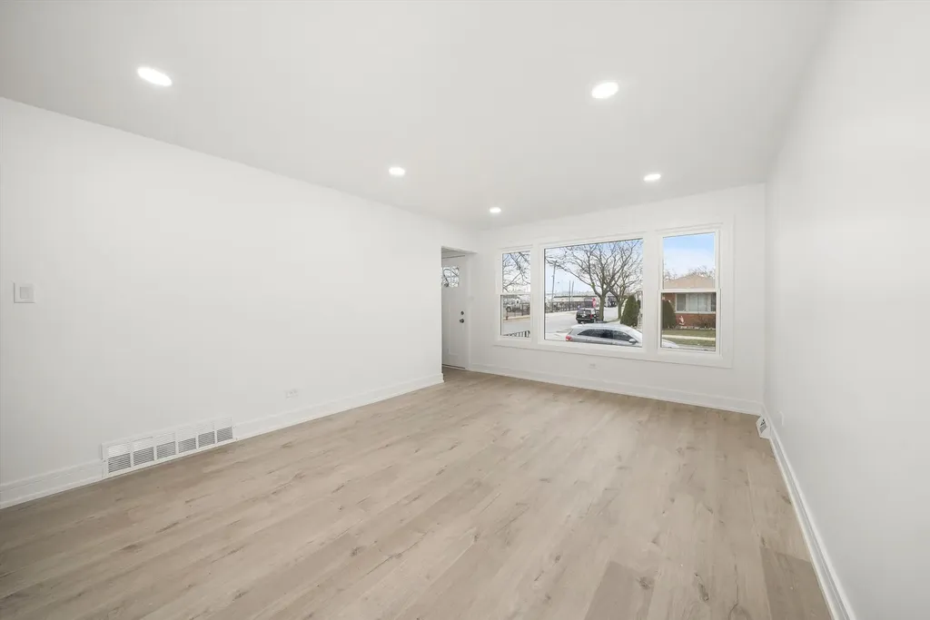 3700 West 76th Place Chicago IL 60652