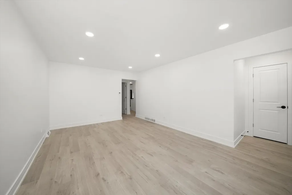 3700 West 76th Place Chicago IL 60652