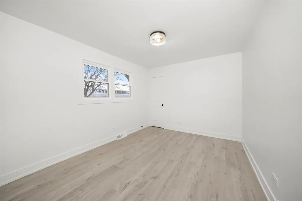 3700 West 76th Place Chicago IL 60652
