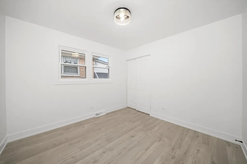 3700 West 76th Place Chicago IL 60652