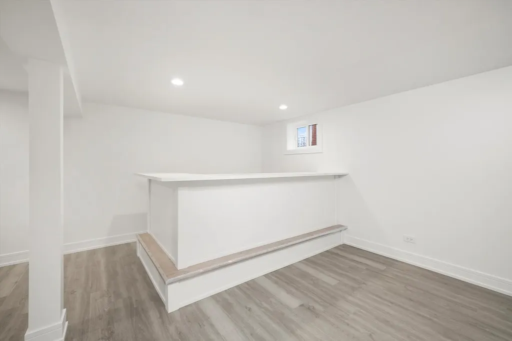 3700 West 76th Place Chicago IL 60652