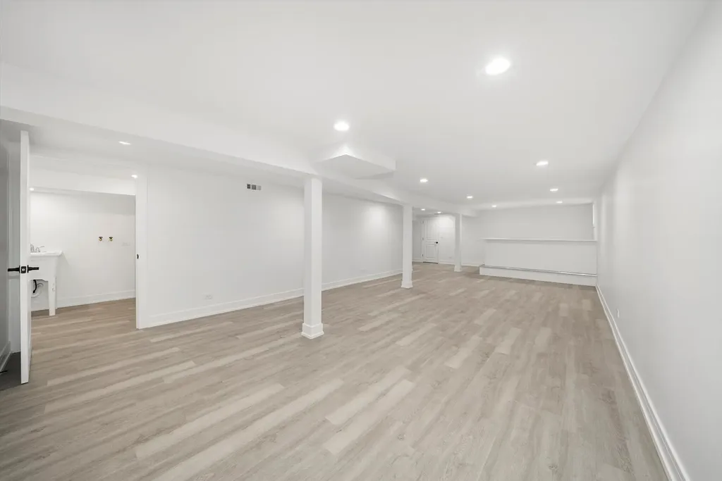3700 West 76th Place Chicago IL 60652