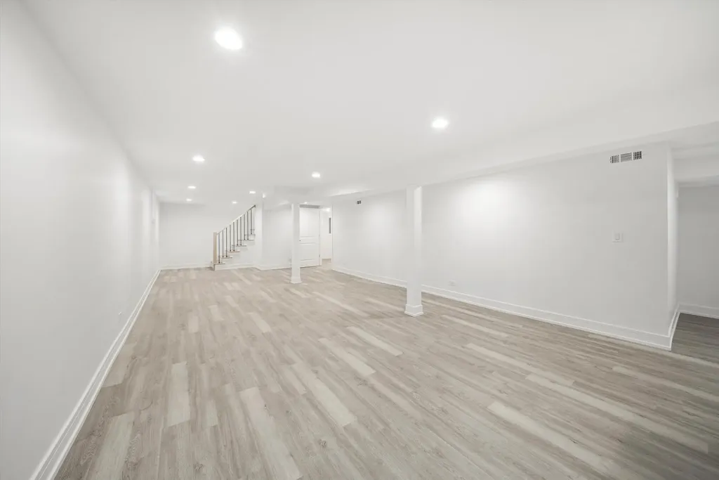 3700 West 76th Place Chicago IL 60652