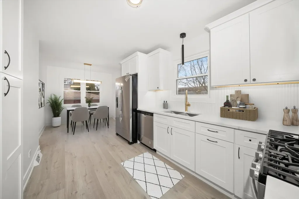3700 West 76th Place Chicago IL 60652