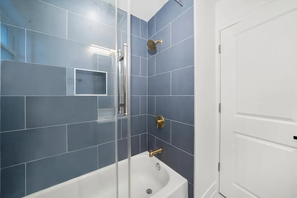 3700 West 76th Place Chicago IL 60652