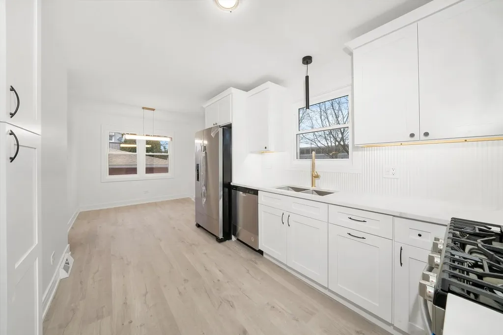 3700 West 76th Place Chicago IL 60652