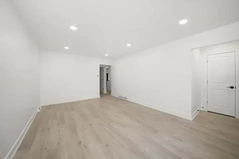 3700 West 76th Place Chicago IL 60652