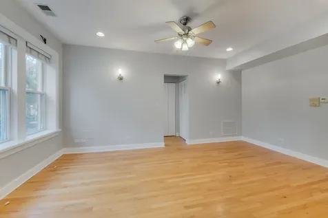 6812 North Wayne Avenue Chicago IL 60626