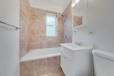 6812 North Wayne Avenue Chicago IL 60626