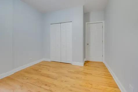 6812 North Wayne Avenue Chicago IL 60626