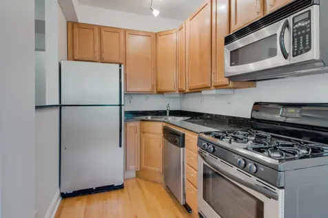 6812 North Wayne Avenue Chicago IL 60626