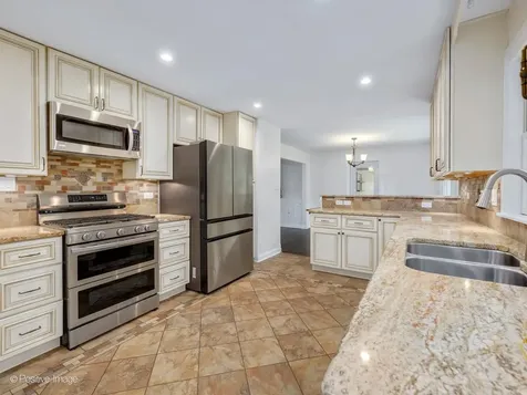 3913 Forest Avenue Downers Grove IL 60515