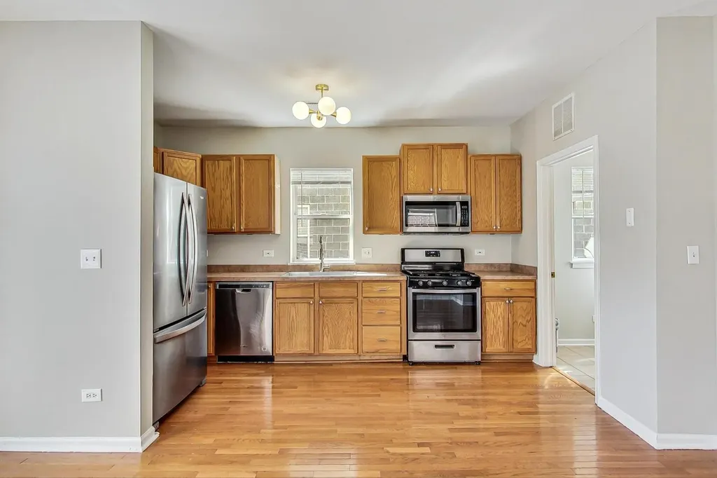 3761 South Lake Park Avenue Chicago IL 60653