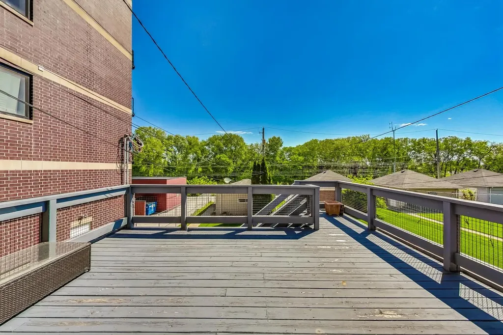 3761 South Lake Park Avenue Chicago IL 60653