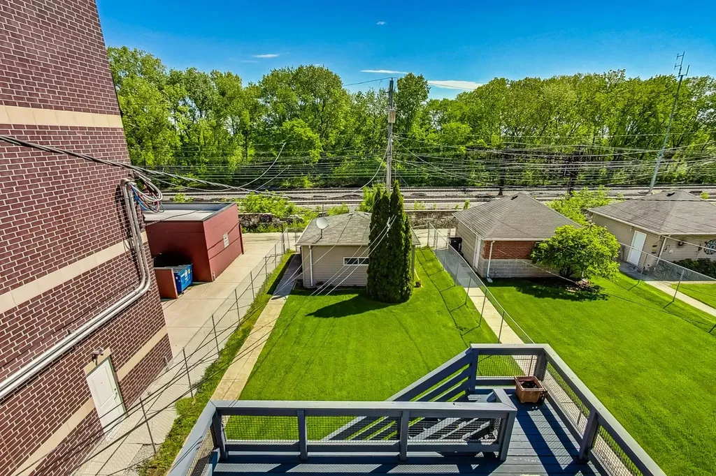 3761 South Lake Park Avenue Chicago IL 60653