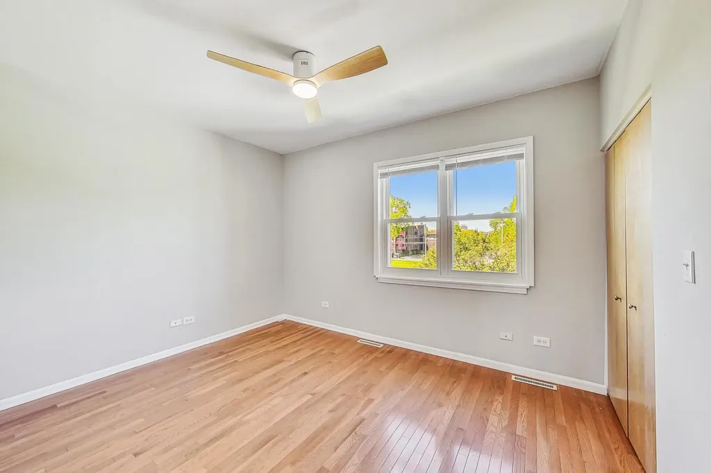 3761 South Lake Park Avenue Chicago IL 60653