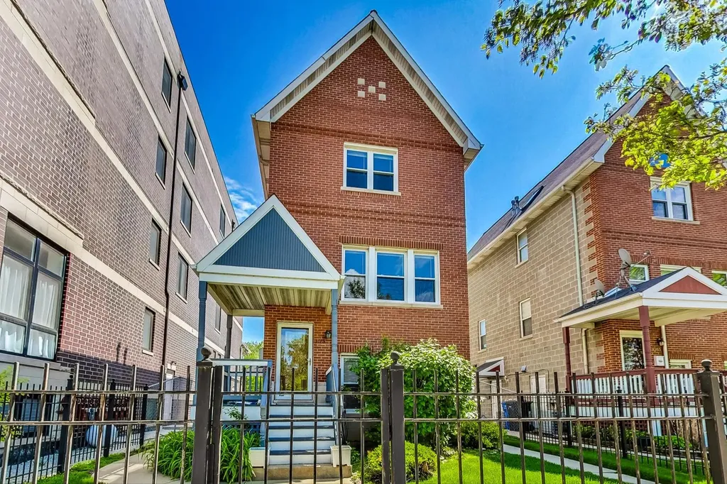 3761 South Lake Park Avenue Chicago IL 60653
