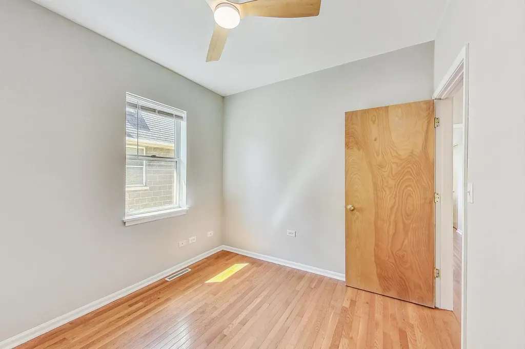 3761 South Lake Park Avenue Chicago IL 60653