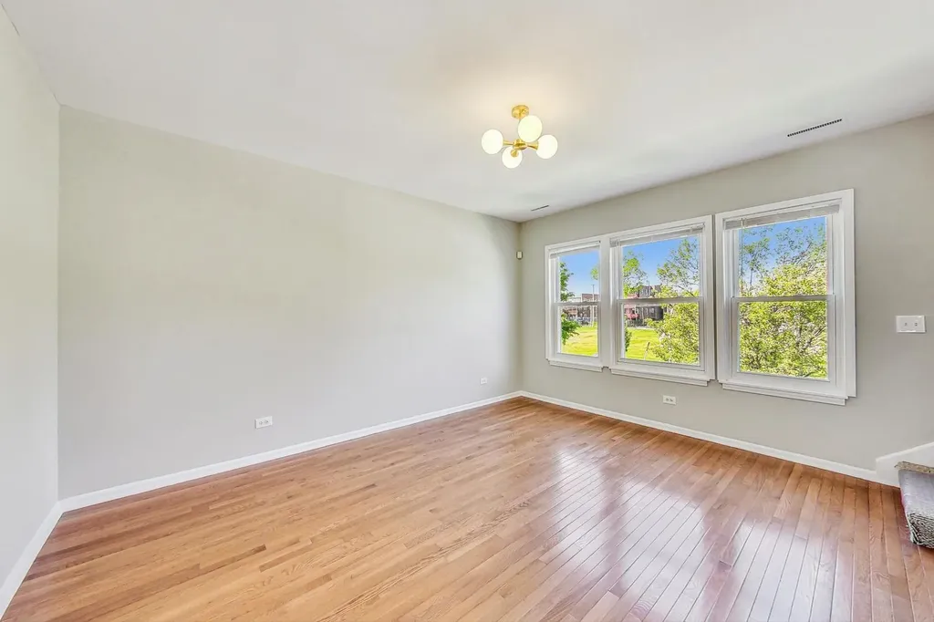 3761 South Lake Park Avenue Chicago IL 60653