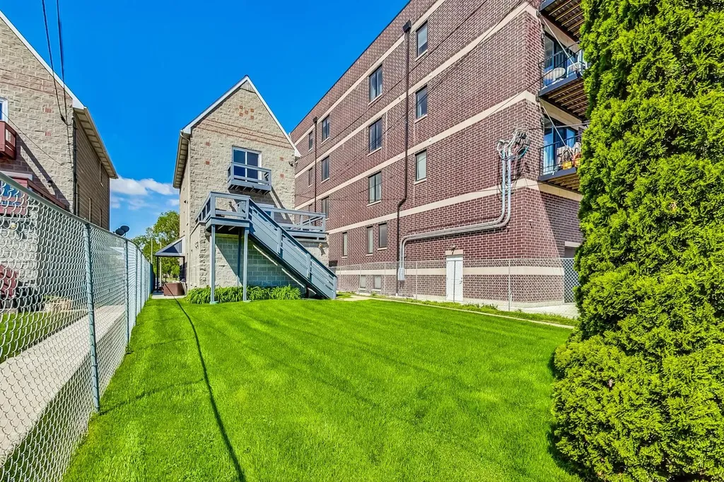 3761 South Lake Park Avenue Chicago IL 60653