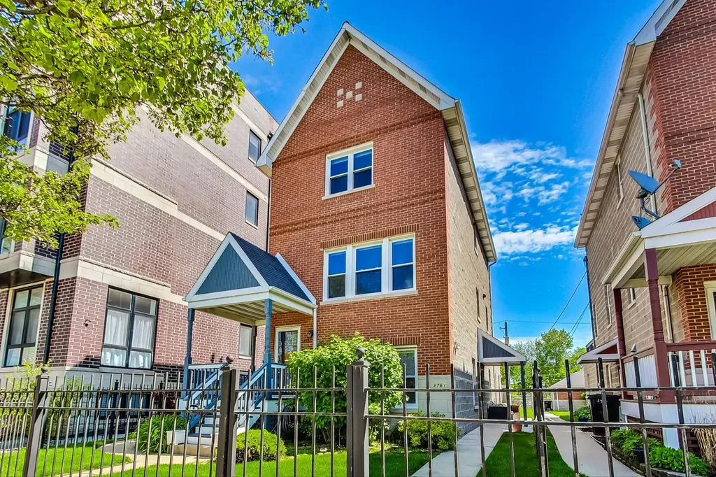 3761 South Lake Park Avenue Chicago IL 60653