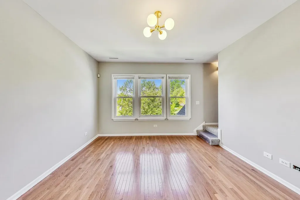 3761 South Lake Park Avenue Chicago IL 60653