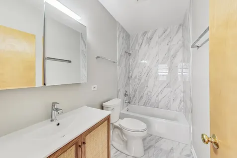 3761 South Lake Park Avenue Chicago IL 60653