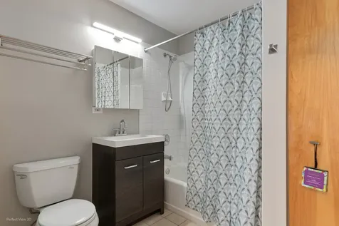 3761 South Lake Park Avenue Chicago IL 60653