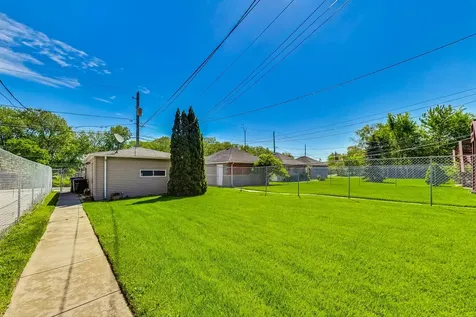 3761 South Lake Park Avenue Chicago IL 60653