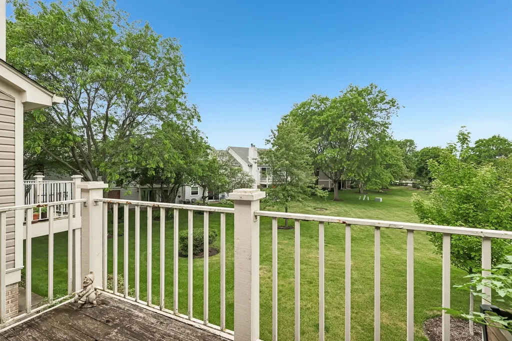 2838 Meadow Lane Schaumburg IL 60193