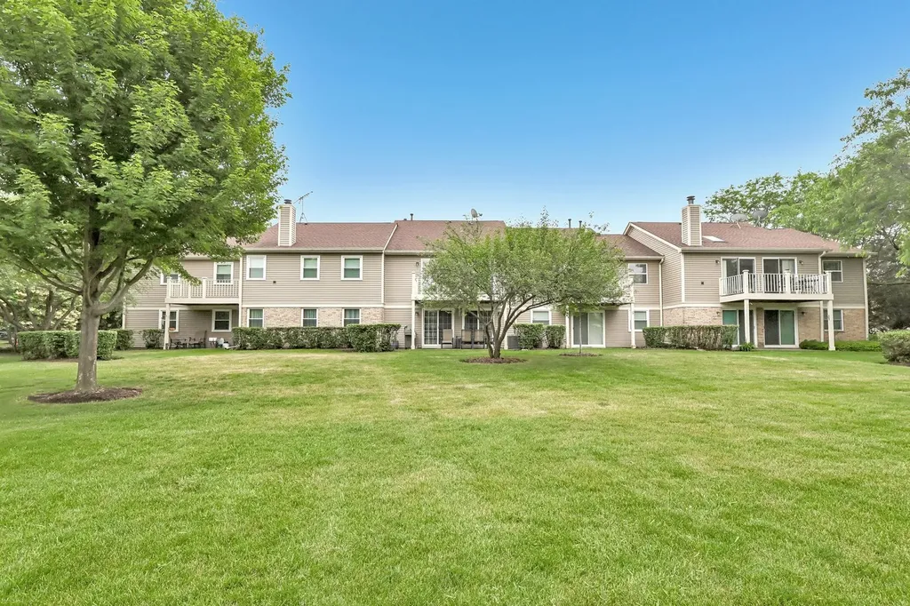 2838 Meadow Lane Schaumburg IL 60193
