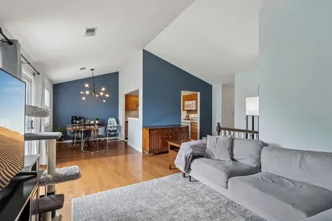 2838 Meadow Lane Schaumburg IL 60193