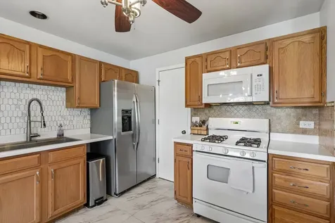 2838 Meadow Lane Schaumburg IL 60193
