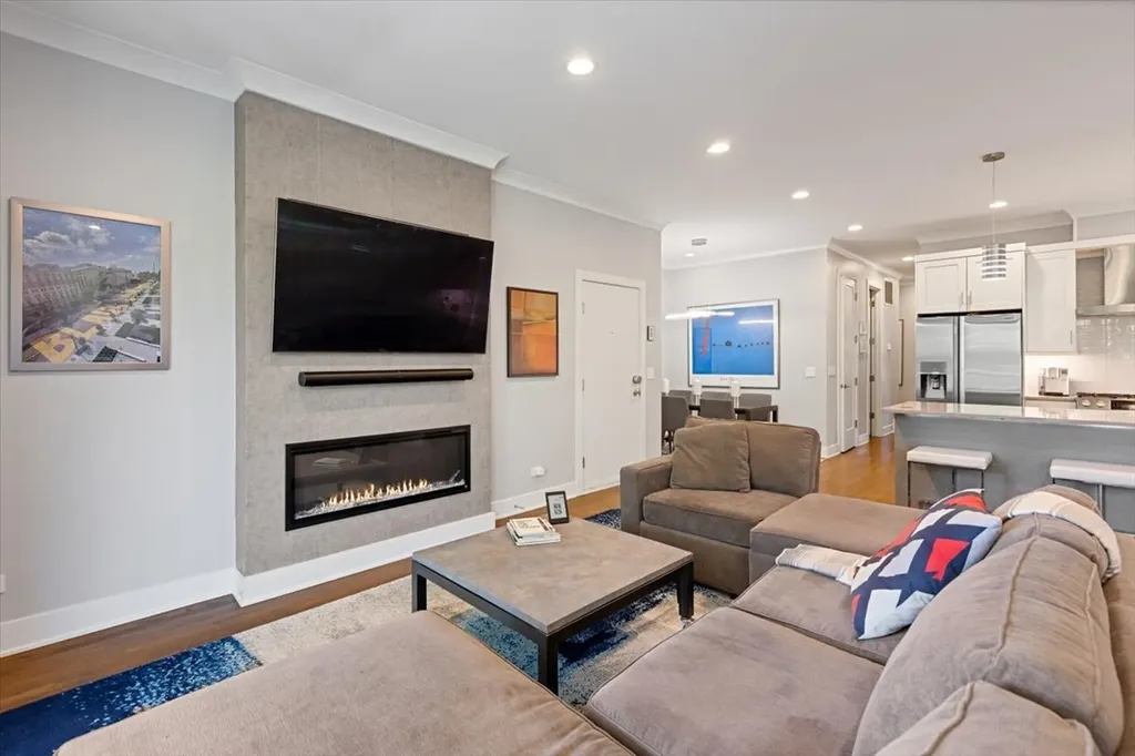 1470 West Winona Street Chicago IL 60640