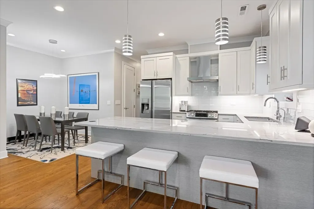 1470 West Winona Street Chicago IL 60640