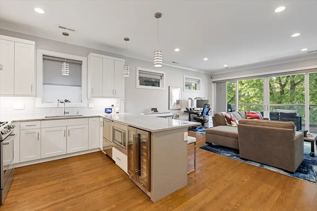 1470 West Winona Street Chicago IL 60640