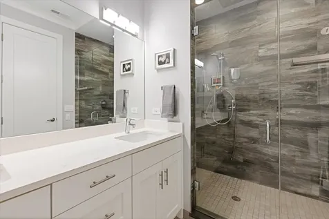 1470 West Winona Street Chicago IL 60640
